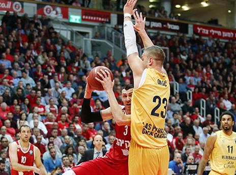 אומיץ' יוסיף פיזיות בהגנה (אלן שיבר)