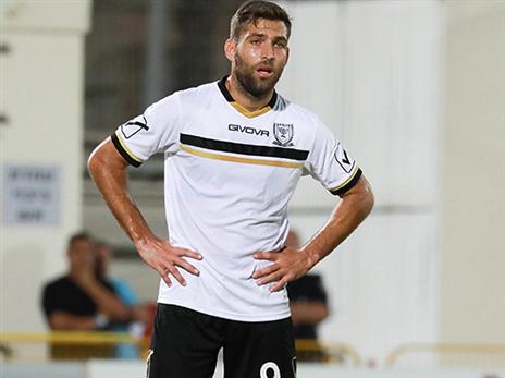 שכטר. למזלו, הוא כבר לא משחק באנגליה