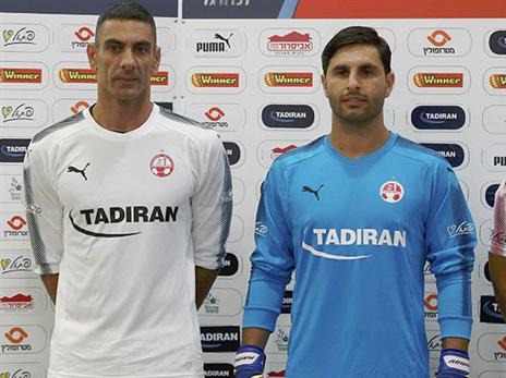 גורש (משמאל) חוזר לשער (אלן שיבר)