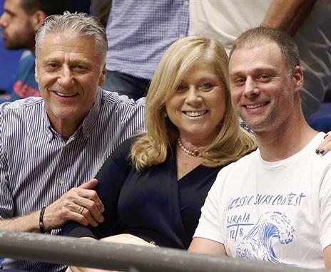 משפחת ברקוביץ' הגיעה לתמוך (אלן שיבר)