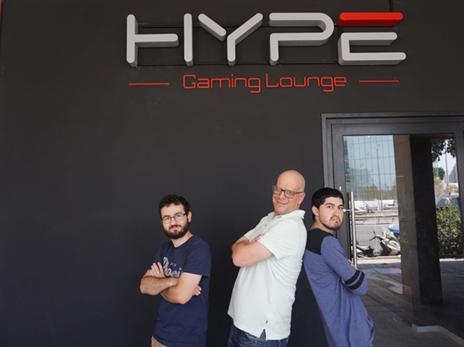 מימין לשמאל: עידו ברוש, עומר גרוס, יואב סוכן. צילום: מיכאל שוסטין.