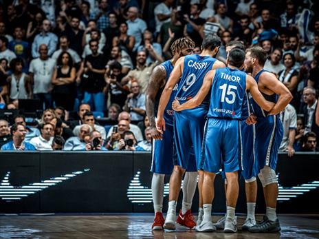 חוויה לא נעימה גם מחוץ למגרש. שחקני הנבחרת (FIBA)