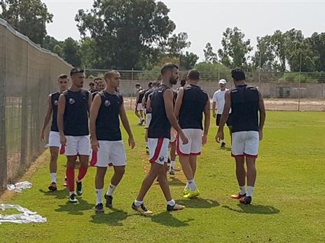 בית"ר היחידה שמסתכלת עליהם מלמעלה