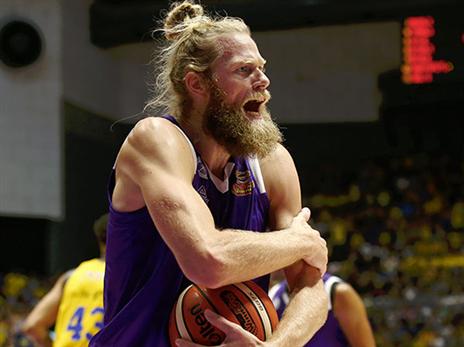 שולדברנד לא אהב את כל השריקות של השופטים (אלן שיבר)