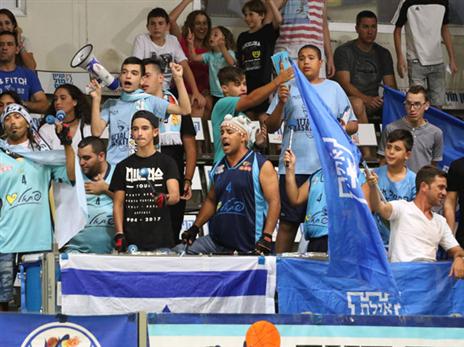 באו לתמוך. אוהדי התכולים (מנהלת הליגה, פרנסיסקו די סטסיו)