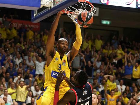 דאנק של טיוס סגר עניין בדקה האחרונה. מכבי פותחת ברגל ימין גם בבית