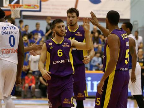 חולון עמדה על הרגליים האחוריות (אלן שיבר)