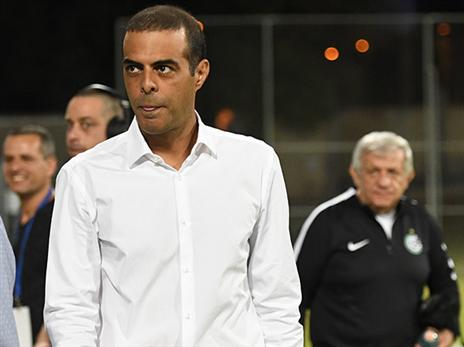 המאמן הקרין לשופטים דחיפות של גוזלן, באיגוד כעסו (סוכנות ג'יני)