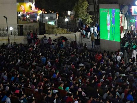 וגם ברחבי קזבלנקה הצטופפו התושבים לצפות ברגע הגדול. חגיגות גדולות צפויות הלילה בעיר