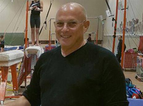 רזי פלד. באיגוד נאבקים, המתעמלות מפסידות