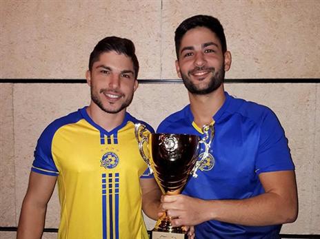 האחים אליגולה לאחר זכיה בטורניר ב-Gamebar. צילום: Gamebar.