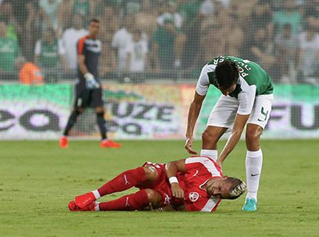 הרגיש שמחה לאיד אחרי שנפצע. בוזגלו (אלן שיבר)