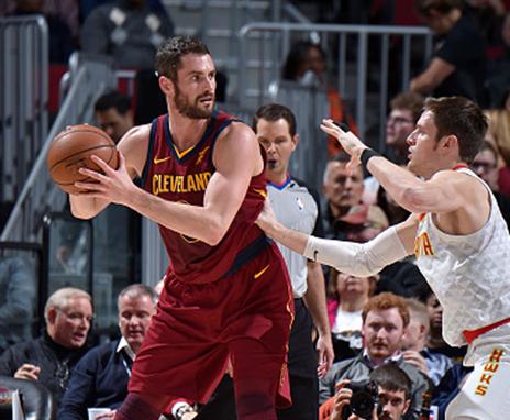 גם קווין לאב תרם את חלקו (צילום: Getty)