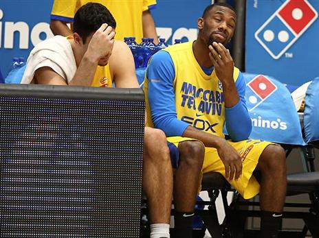 האכזבה ניכרה גם על הספסל של הצהובים (אלן שיבר)