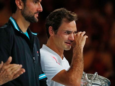 פדרר דומע. רגע מרגש בהיסטוריה של הטניס (getty)