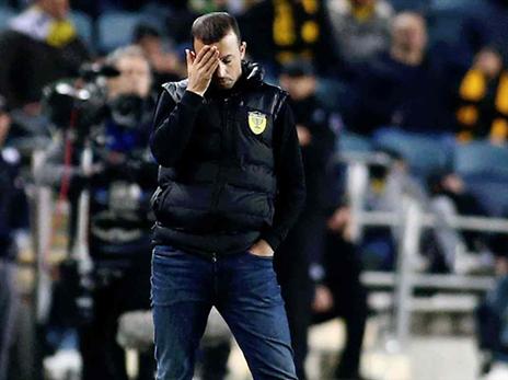 מעמדו רחוק מלהיות יציב. בן זקן (אלן שיבר)