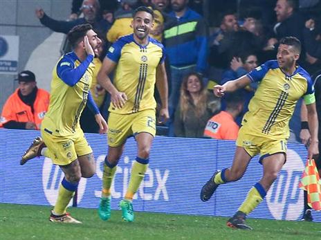 "תלויים רק בעצמנו". מיכה (דני מרון)