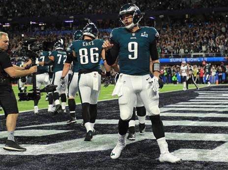 האיגלס רצו להגדיל את הפער לקראת המחצית וגם הצליחו לעשות זאת עם טאצ'דאון של פולס (getty)