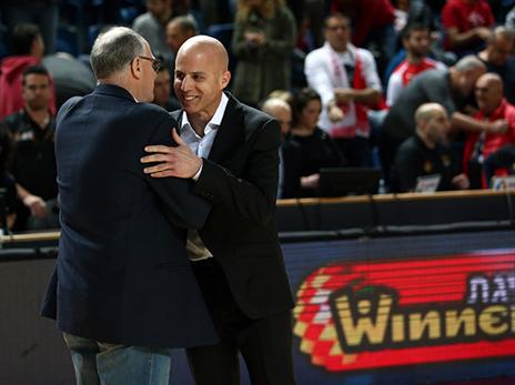 גרינברג ופרנקו מחייכים. מאמן אשדוד נשאר כך גם בסיום (מנהלת)