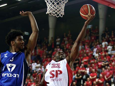 דוסון. היחידי שניסה להשאיר את הרצליה במשחק (אלן שיבר)