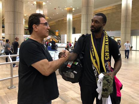 תחליף ראוי לרייס? המילטון ומימינו סוכנו אבי זילברמן