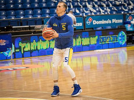 רול חנך את מדי העצמאות של מכבי (עודד קרני)