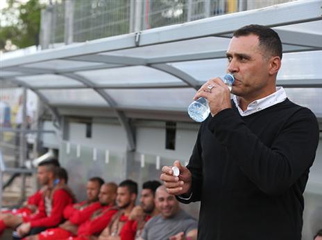 "לא יודע אם ימשיך בעונה הבאה". אבו יונס על בנין (יוסי שקל)