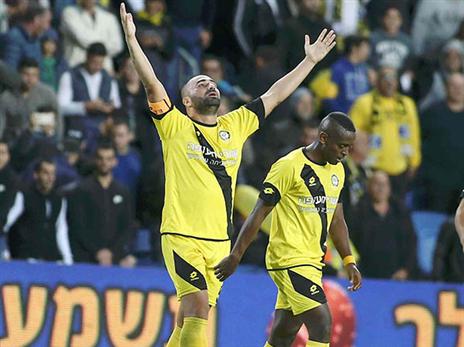 כל נגיעה בכדור היא קסם. ערן לוי (צילום: אלן שיבר)