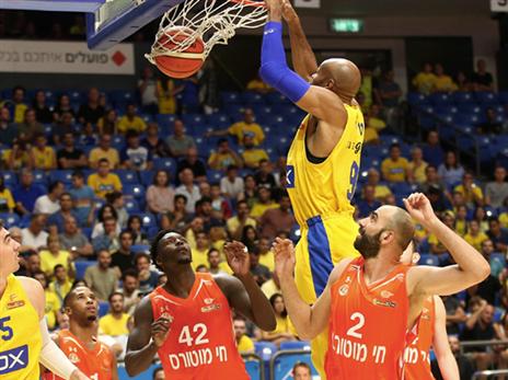 טיוס מטביע את נס ציונה (צילום: אלן שיבר)