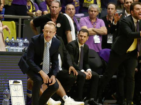 ללא תשובות. שמיר (אלן שיבר)