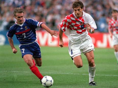 דשאן. הניף את הגביע ב-1998 (getty)