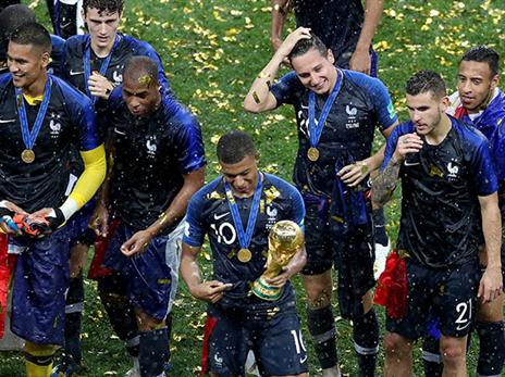 והטריקולור על גג העולם (getty)