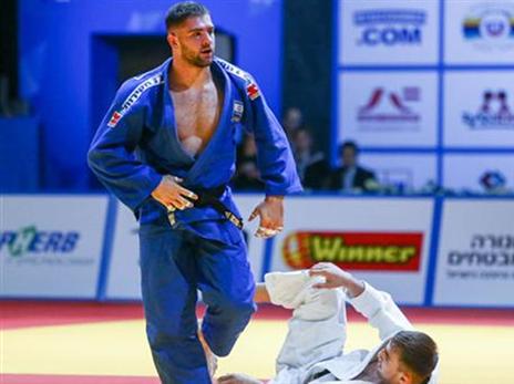 ניצח באיפון בכל הקרבות. פלצ'יק