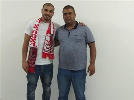 חסן אבו זייד קרוב לחתימה (צילום: דאבל פס)