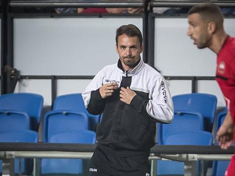 בונדר עמד על הקווים למרות שלא הוסמך כמאמן (אלן שיבר)