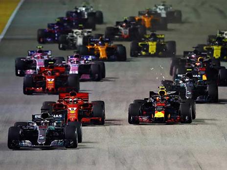 המילטון מנצח בסינגפור ומתקרב לזכייה באליפות (getty)