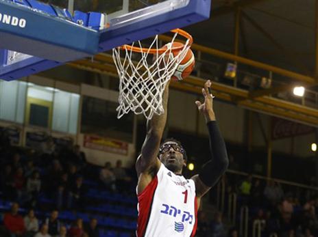 משחק ילדים. אמארה בדרך לסל של הספרדים (פיב"א)