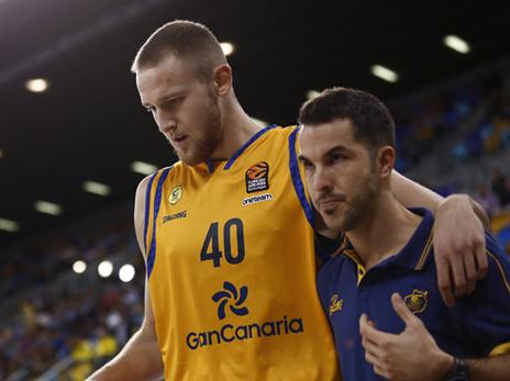 פישר. הפרקט החלק פגע בו Miguel Henriquez, GETTY)