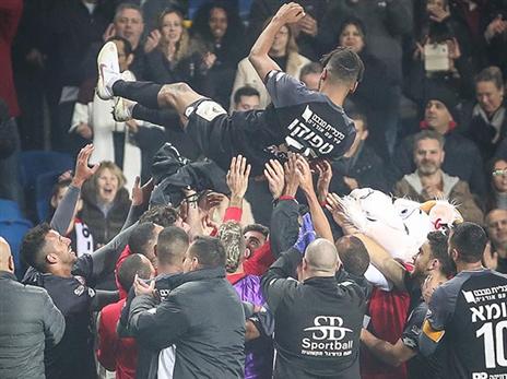 החל בחדרה כנבחן, יצא כמו כוכב (עודד קרני)