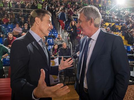 פשיץ' ופיטינו. איזה כדורסל עדיף? (getty images)