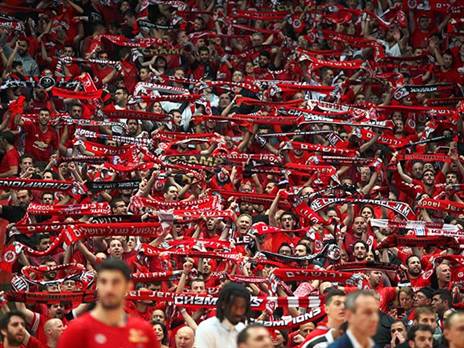 גם הקהל האדום סיפק הצגה (אלן שיבר)