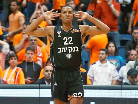 אוונס חגג עם הקהל האדום (אלן שיבר)