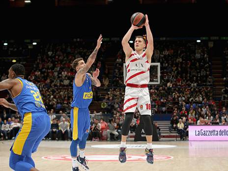 נדוביץ' מול ווילבקין. משחק קצבי היה במילאנו (GETTY)