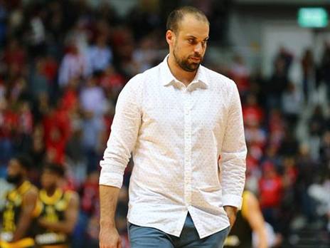 לקח את בראון כפרויקט אישי. הלפרין (מנהלת הליגה)