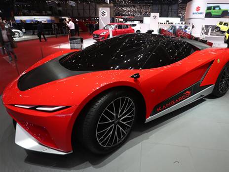 כמה מאנשי המפתח של סדנת איטלדיזיין, כלומר מתוך משפחת ג'יוג'ארו, הקימו חברה בשם GFG ואת יצירת הביכורים שלהם - קאנגרו, הטיסו לתערוכת הרכב בז'נבה. מטבע הדברים היא שופעת קימורים אמנותיים של הידיים האיטלקיות ומתחת לפני השטח מנוע חשמלי עם 486 כ"ס וטווח נסיעה של 250 קילומטרים על הסוללה. הייחוד של הרכב הוא לא רק העיצוב או הביצועים שבו, זו למעשה הפעם הראשונה שנעשה ניסיון לאחד בין רכב קרוס-קאנטרי למכונית קצה עם מרווח גחון שימנע פגיעות במערכות הרגישות של הרכב. בינתיים מדובר במכונית אחת ויחידה