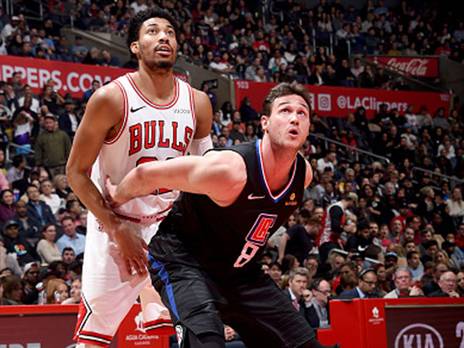 הקליפרס ברחו אחרי ההפסקה (צילום: Adam Pantozzi/NBAE via Getty Images)