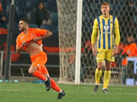 אשכנזי. מהרגע שהכדור יצא לו מהרגל - הייתה רק כתובת אחת (אלן שיבר)