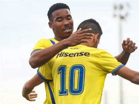 הצהובים הצעירים חוגגים (באדיבות מכבי ת"א, האתר הרשמי)