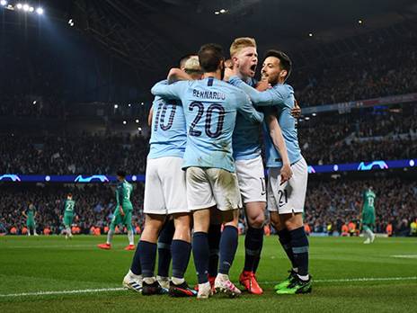 בשלב הזה הם עוד היו שמחים. שחקני סיטי אחרי השער של דה בריינה (Gettyimages)