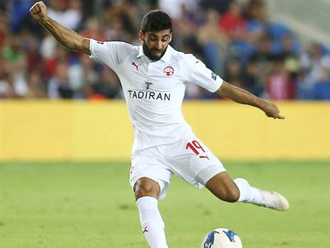 עדיין לא עובר לנתניה. עזרא (צילום: אלן שיבר)